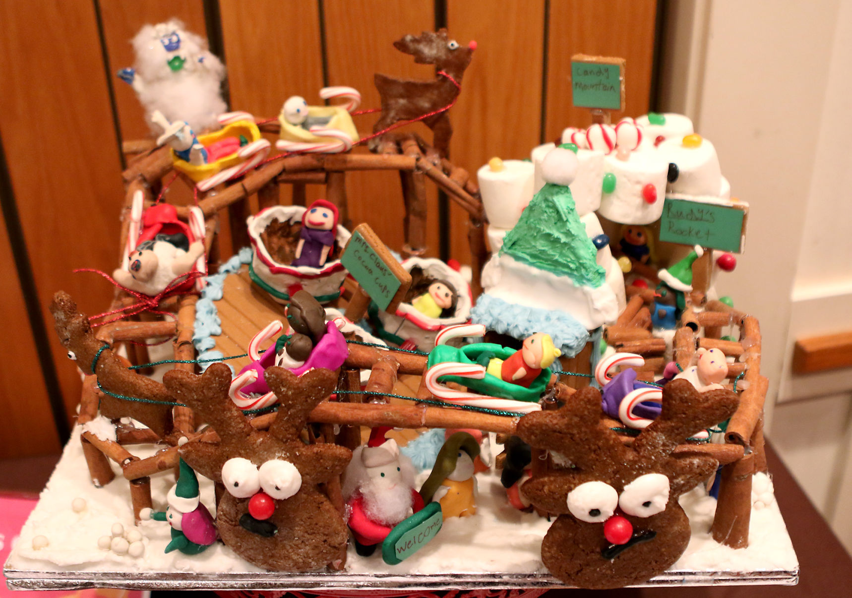 120217 dd Gingerbread Wonderland 01.jpg
